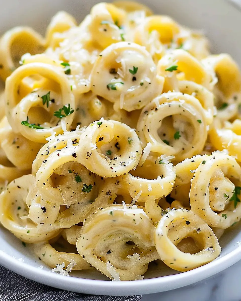Garlic Butter Pasta with Turkey Bacon: An Easy Indulgence